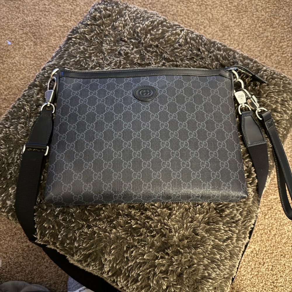 Gucci GG Supreme Black Messenger Bag with Signature Monogram